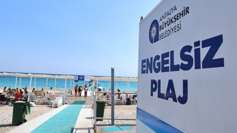 Büyükşehir’in engelsiz plajlarına ziyaretçi akını