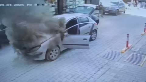 Seyir halindeki otomobil alevler içinde kaldı