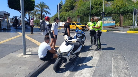 Avusturyalı turist Demokrasi yolunda motorlu bisikleti devirdi