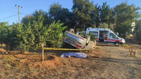 Takla atan otomobil sürücüsü olay yerinde yaşamını yitirdi