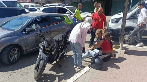 Kask motosiklet sürücüsünün hayatını kurtardı