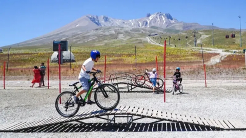Trafikte bisiklet güvenliği için acil çağrı