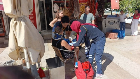 Otomobil yaya geçidinden geçen yayaya çarptı