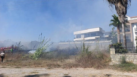 Side’ye ulaşan yangın evlere zarar verdi