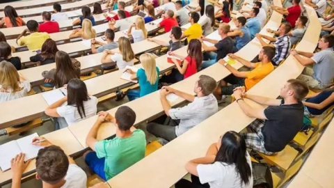 Antalya Büyükşehir’den üniversite öğrencilerine eğitim desteği