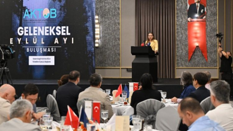 Başkan Vekili Özdemir, “Siyasi krizler turizmi olumsuz etkiliyor”