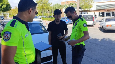 Asayiş ekipleri ön plakasız tur atan aracı yakaladı
