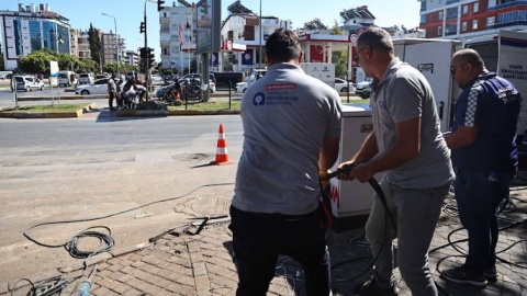 Büyükşehir, Antalya'nın sinyalizasyon alt yapısını yeniliyor