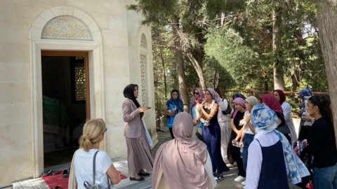 Üniversiteli gençlerden Seydi Cemaleddin Camii ve Türbesi'ne ziyaret