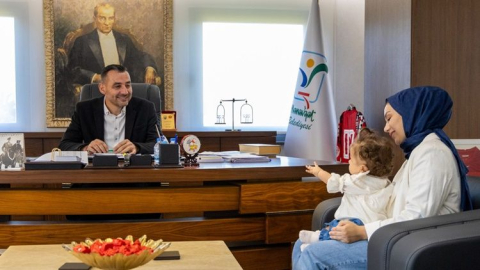 Minik Burçe’den Başkan Vekili Çiçek’e ziyaret