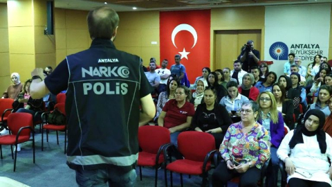 Büyükşehir personeline madde bağımlılığı ile mücadele eğitimi