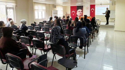 Kız öğrenci yurdunda Kadın Sağlığı ve Hijyeni semineri