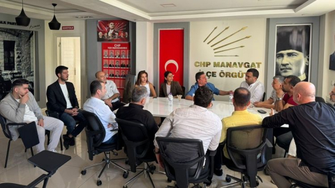 Manavgat Muz Üreticileri Birliği'nden CHP İlçe Başkanlığı'na ziyaret