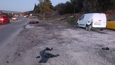 Motosiklet park halindeki araca çarptı: 1 yaralı