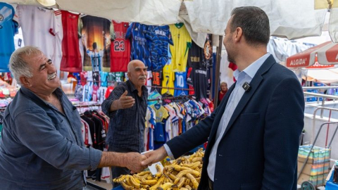 Başkan Vekili Çiçek Pazartesi Pazarı’nı ziyaret etti