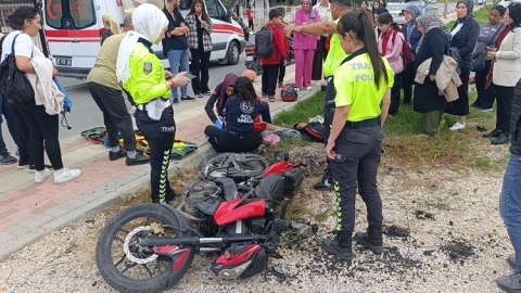 Otomobil, motosiklete çarptı sürücüler yaralandı
