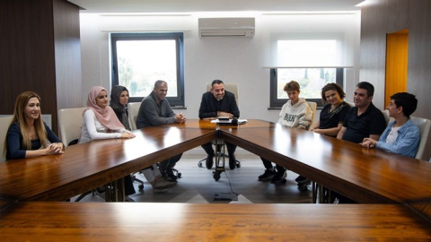 Başarılı öğrencilerden Başkan Vekili Çiçek'e ziyaret