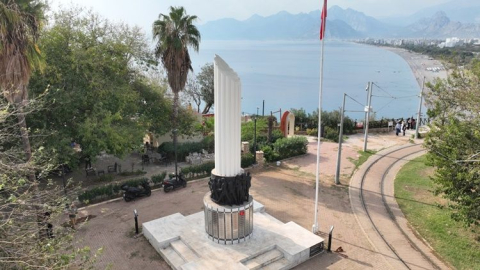 Antalya Büyükşehir Belediyesi’nden şehitlere saygı