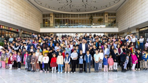 Başkan Vekili Çiçek'ten çocuklara sinema sürprizi