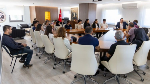 Başkan Vekili Çiçek başarılı öğrencileri ağırlıyor