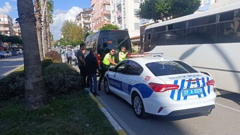 Zübeyde Hanım Caddesi’nde 3 araçlı zincirleme kaza