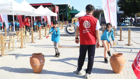 Geleneksel Oyunlar Tırı, Antalyalı öğrencilerle buluştu