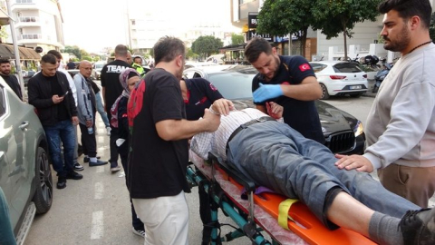 Hisar Caddesi’nde otomobil yayaya çarptı