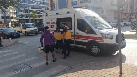 Otomobilin sağından geçmek isterken otomobile çarptı