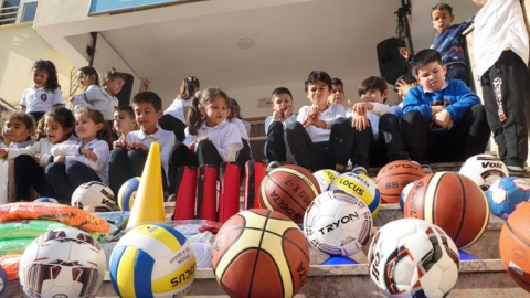Büyükşehir’den geleceğin sporcularına malzeme desteği