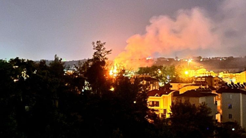 Ilıca Mahallesi’nde düşen yıldırım yangın çıkardı