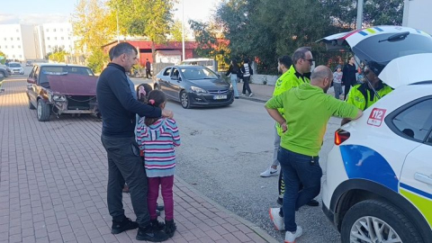Önce motosiklete sonra şehiriçi halk otobüsüne çarptı