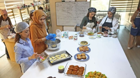 Antalya Büyükşehir'den çölyaklı bireylere mutfak eğitimi