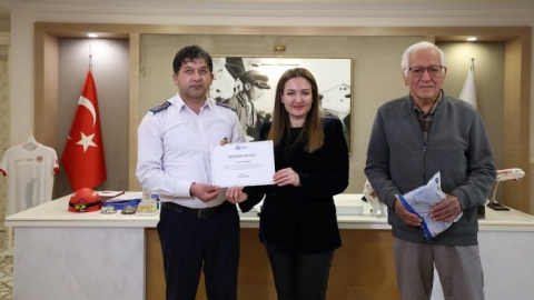 Otobüste unutulan 4 Bin Euro sahibine teslim edildi