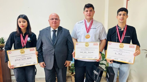 Altın madalyalı genç aşçılardan Milli Eğitim Müdürü Öz’e ziyaret