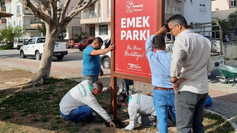 Emek Mahallesi’nde parklara ahşap korkuluk