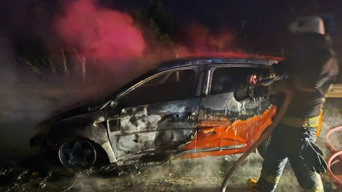 Seyir halindeki araç alev alev yanıp küle döndü