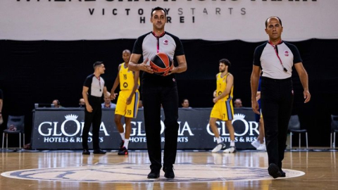 Antalya'da basketbol aday hakem kursu açılıyor