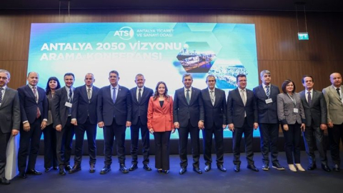 Özdemir ATSO Konferansı'nda, "Şehrin geleceğini birlikte konuşmalıyız" dedi