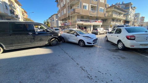 Manavgat'ta zincirleme kaza: Şans eseri yaralanan olmadı!