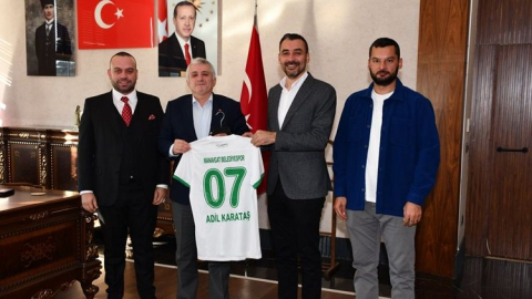 Kaymakam Karataş'a Manavgat Belediyespor forması