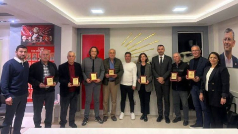 Manavgat CHP'de vefa buluşması: Eski başkanlara plaket verildi