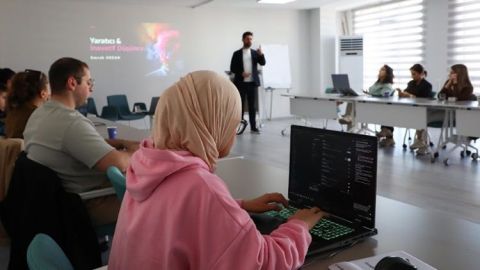 Antalya Büyükşehir'den geleceğin girişimcilerine tam destek