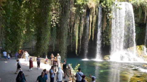 Düden Şelalesi 2025 yılında ziyaretçi rekoruna koştu