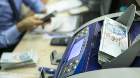 Yılın son gününde bankalar tam mesai yapacak: Mesai sürüyor
