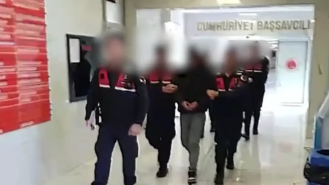 Alanya'da polisin üzerine motosiklet süren magandalara hapis şoku