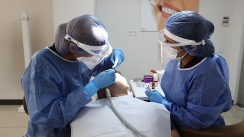 Antalya Büyükşehir'den vatandaşlara ücretsiz diş sağlığı hizmeti