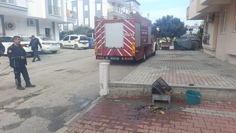 Manavgat'ta dumanlar yükselen daireden mangal çıktı