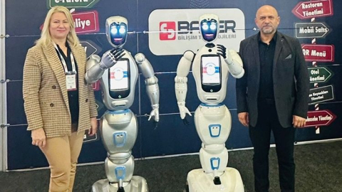 Antalya ANFAŞ fuarlarında teknoloji rüzgarı: Sosyal robotlar ilgi odağı oldu