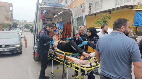 Otoparka girmek isterken motosikletle çarpıştı