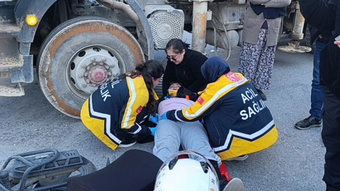 Manavgat’ta motosiklet beton kamyonuna çarptı: 1 yaralı